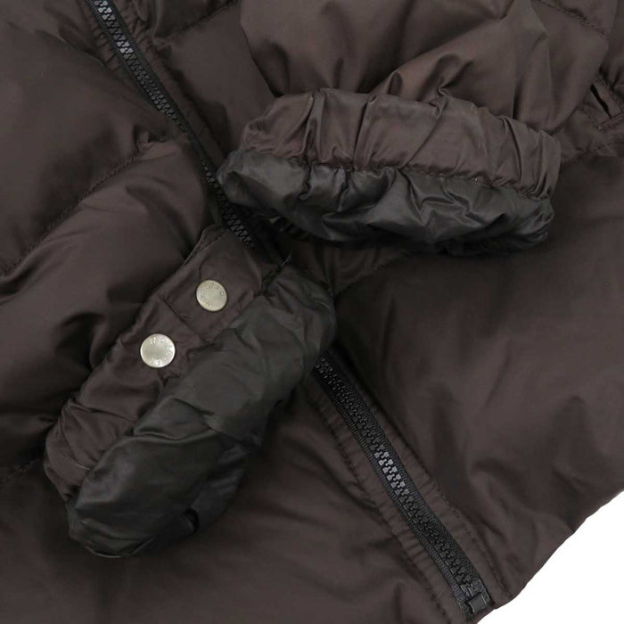 MONCLER 
ワッペン ジップアップ フード ナイロン 
ダウンジャケット