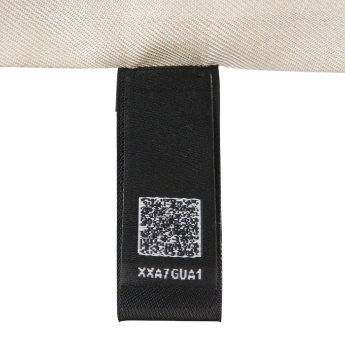 CHANEL 
COCO CC logo cœur 
écharpe avec logo Coco