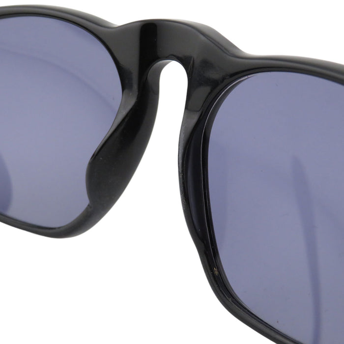 CHANEL 
COCO CC logo Wellington 
Occhiali da sole con logo Coco