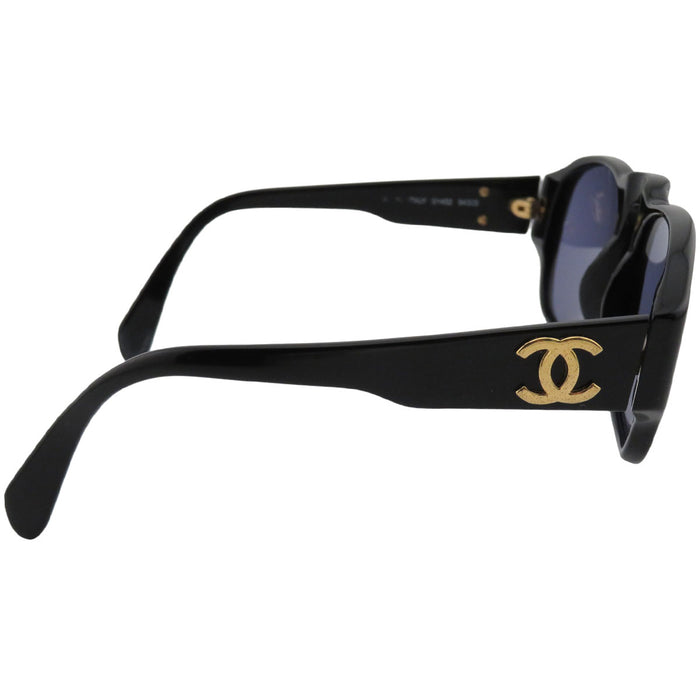 CHANEL 
COCO CC logo Wellington 
Occhiali da sole con logo Coco