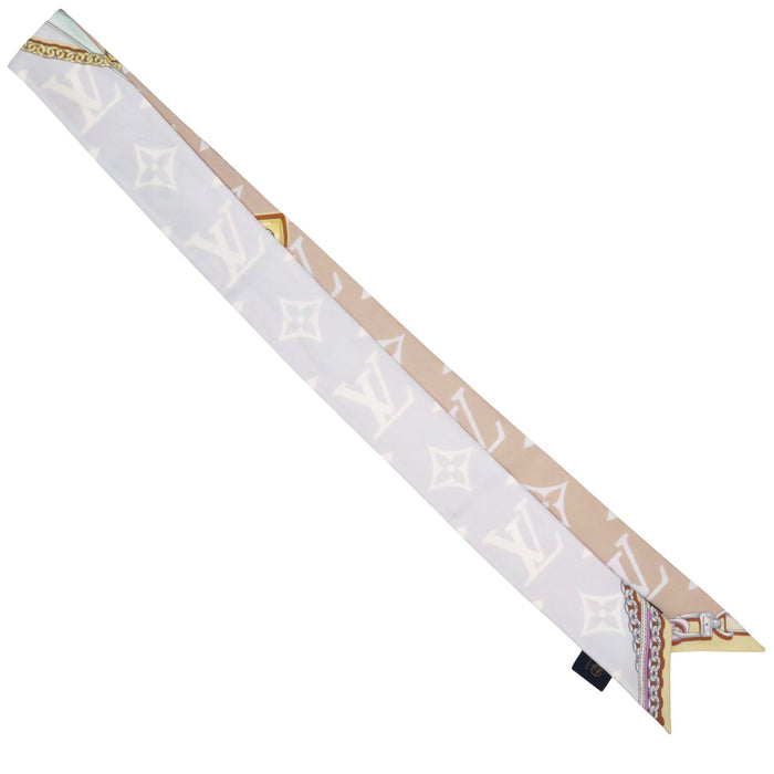 路易威登
LV 标志 挂锁 图案 丝绸 细长围巾 BB 终极 围巾
单色印花