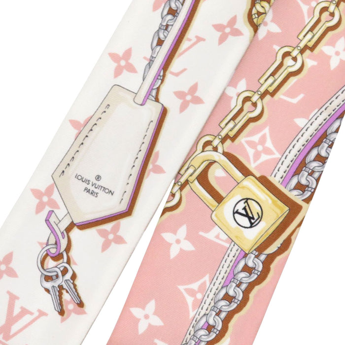 路易威登
LV 标志 挂锁 图案 丝绸 细长围巾 BB 终极 围巾
单色印花