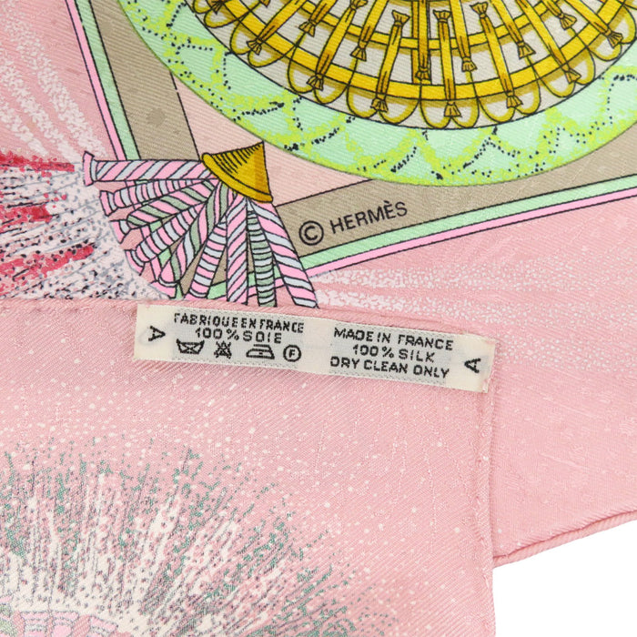 HERMES 
Logo large silk 
Carré 90 FEUX D’ARTIFICE Art of fireworks