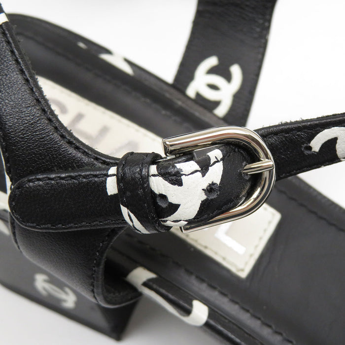 CHANEL 
COCO CC ロゴ 総柄 レザー 22S 
ココマーク オープントゥ サンダル