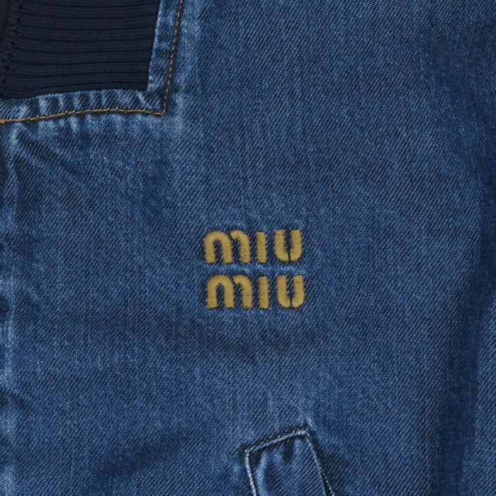 MIUMIU 
Logo ricamato giacca in denim lavato cropped con zip 
Giacca in denim blouson