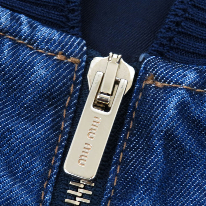 MIUMIU 
Logo ricamato giacca in denim lavato cropped con zip 
Giacca in denim blouson