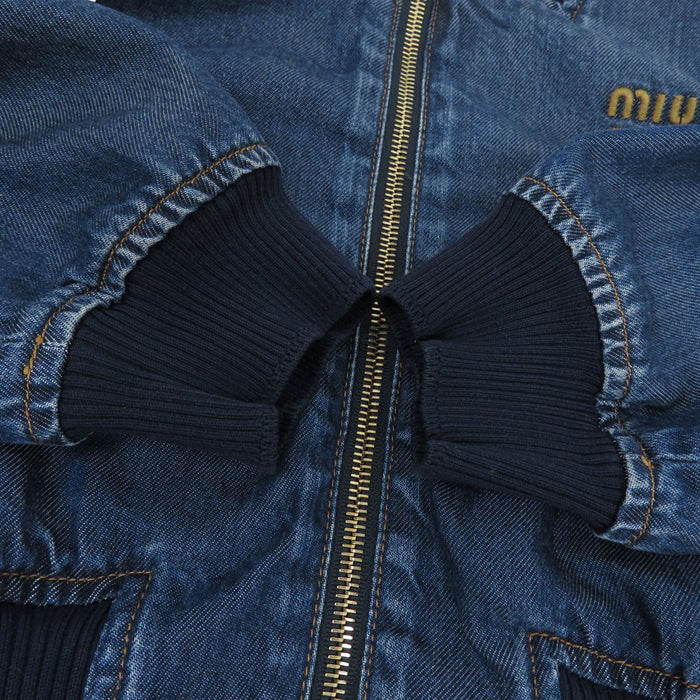 MIUMIU 
Logo ricamato giacca in denim lavato cropped con zip 
Giacca in denim blouson