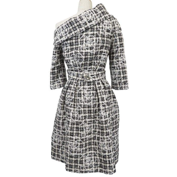 CHANEL 
COCO CC manica a tre quarti 
camelia tweed monospalla abito