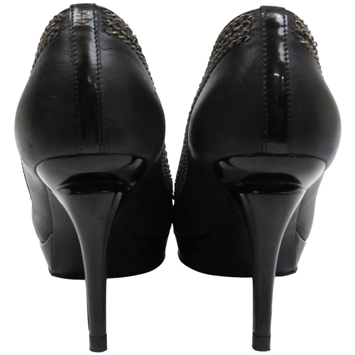 CHANEL
COCO CC logo nastro catena pelle verniciata fibbia colore argento
tacchi alti pumps con marchio Coco