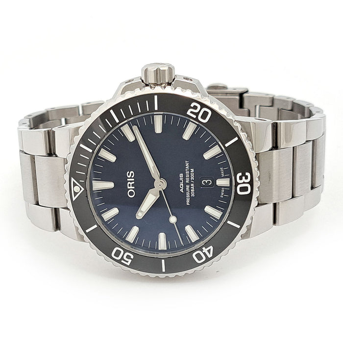ORIS 
Aquis Date 
With box