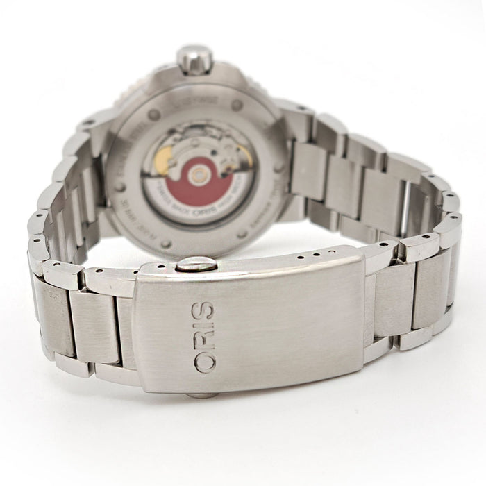 ORIS 
Aquis Date 
With box