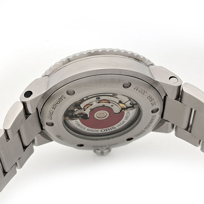 ORIS 
Aquis Date 
With box