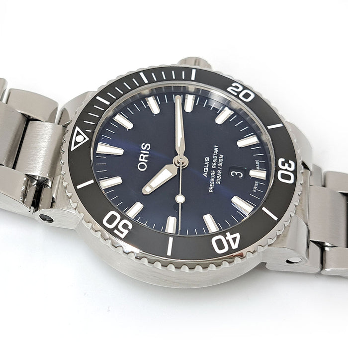 ORIS 
Aquis Date 
avec boîte