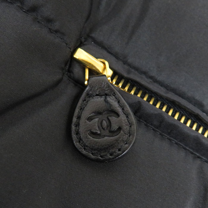 CHANEL 
COCO CC Coco Button Logo Sideline Logo Tape High Neck 
Coco Mark Vintage Silk Down Coat