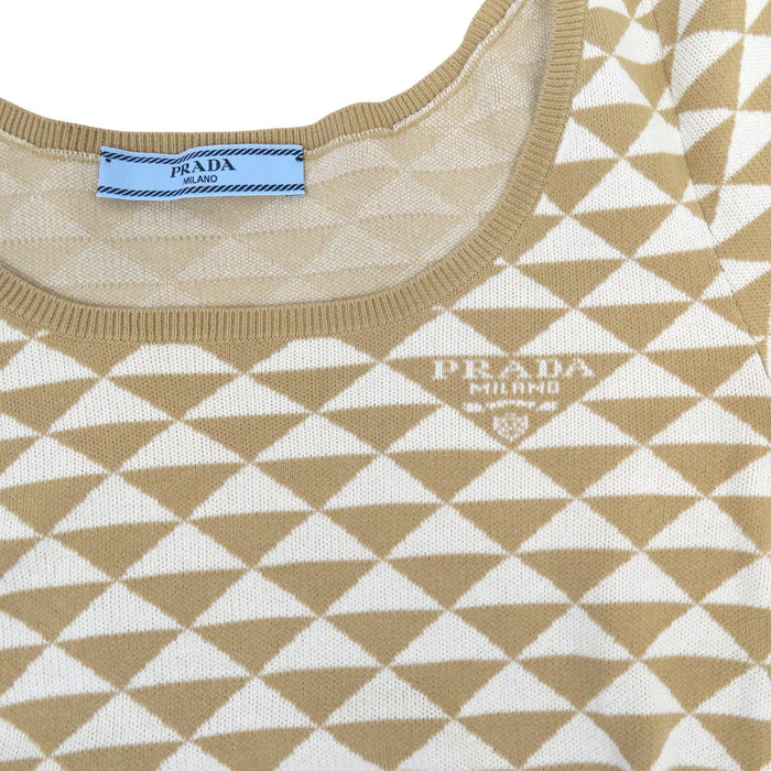 PRADA
Cropped length cotton knit
Logo half-sleeve cut and sewn