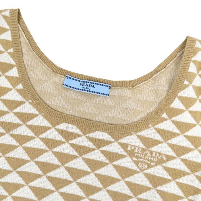 PRADA
Cropped length cotton knit
Logo half-sleeve cut and sewn