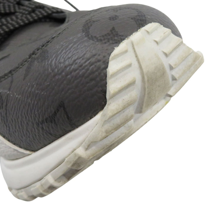 LOUIS VUITTON 
LV Leather 
Runaway Line Sneakers 
Monogram