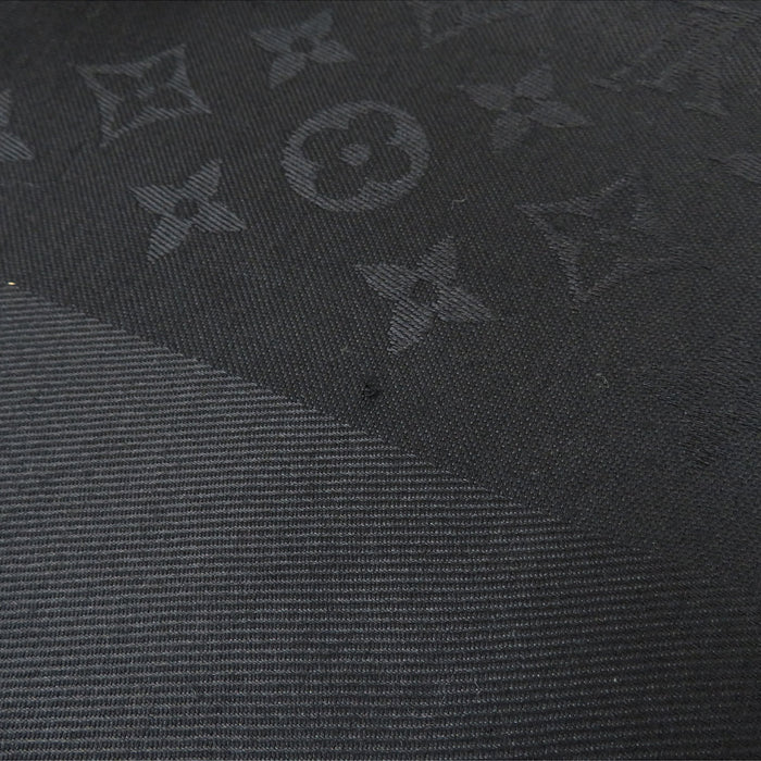 LOUIS VUITTON 
LV Wool Silk 
Shawl Monogram