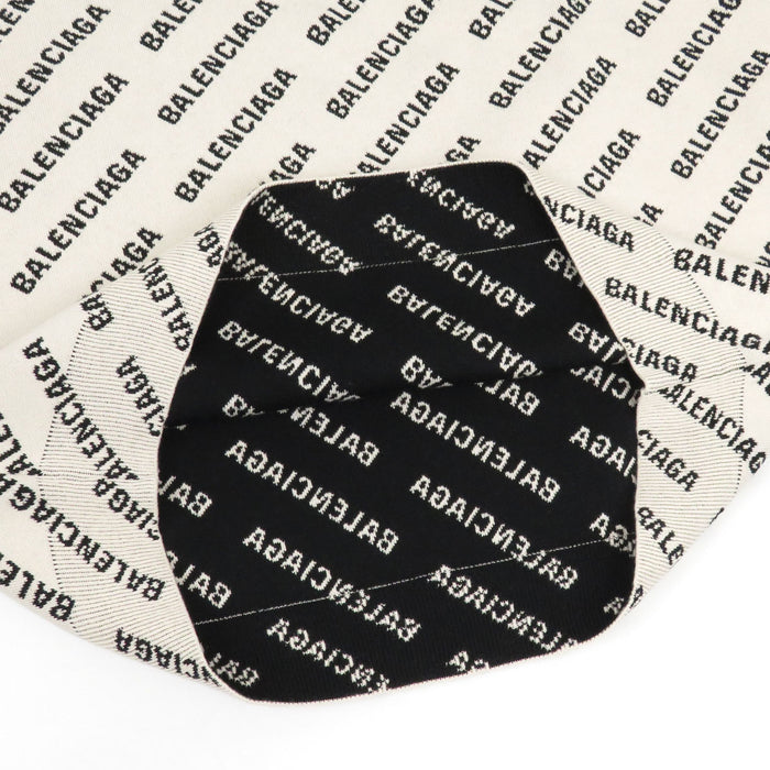 BALENCIAGA 
All-over pattern 2022 model 
All-over logo knit