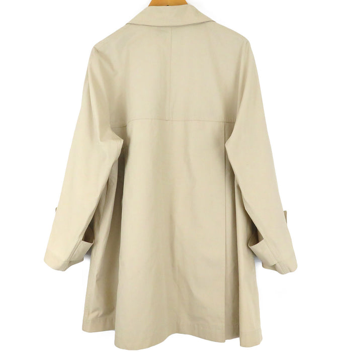 香奈儿  
开襟大衣 金色金属  
标志钮扣 风衣