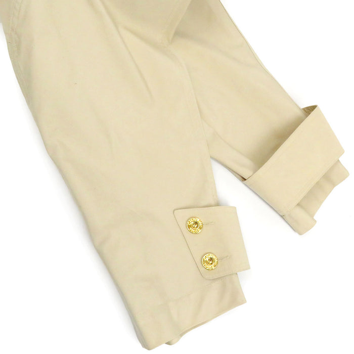 香奈儿  
开襟大衣 金色金属  
标志钮扣 风衣