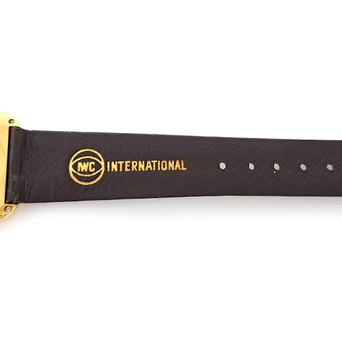 IWC  
Schaffhausen Ancien Inter Boîtier Coussin Cal.423  
Avec boîte