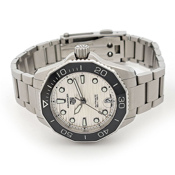 泰格豪雅  
水上竞速专业款  
附盒子与保卡