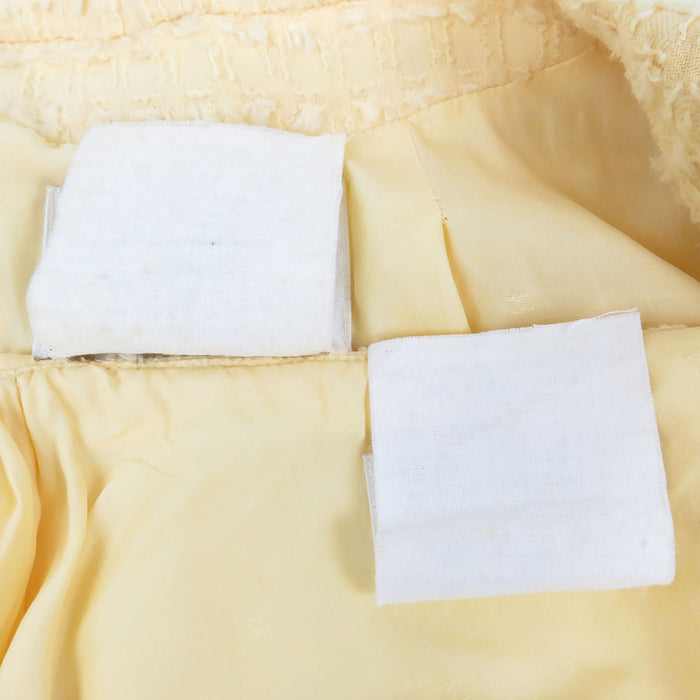 CHANEL 
COCO CC Bottone Coco Giacca senza colletto con fiocco in misto alpaca 93P 
Set vintage in lana con logo Coco