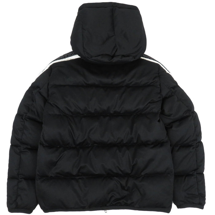 MONCLER 
Écusson logo ligne latérale en nylon 
Doudoune SANBESAN Sanbesan