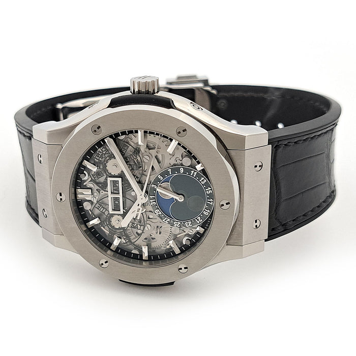 HUBLOT 
Classic Fusion Aérofusion Phase de Lune 
Avec boîte et certificat d'authenticité