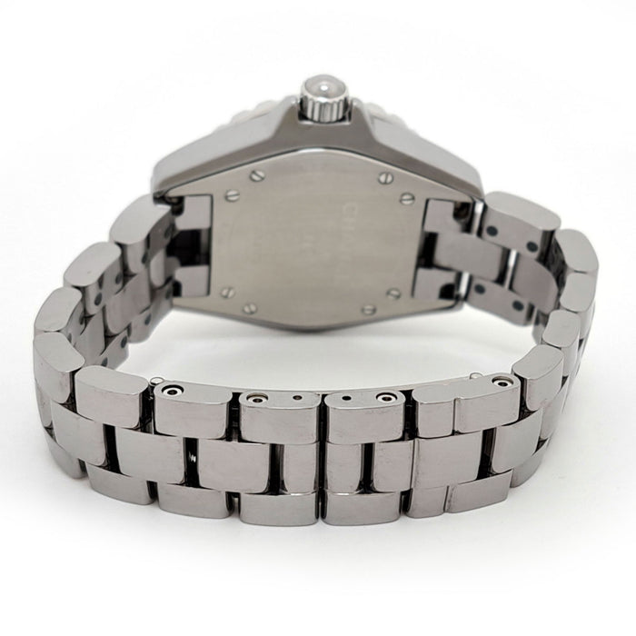CHANEL 
J12 クロマティック