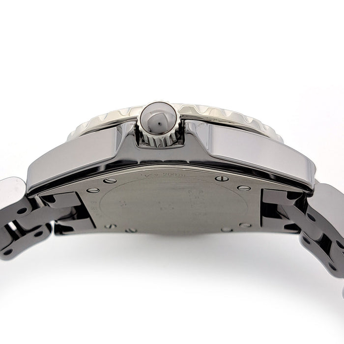 CHANEL 
J12 クロマティック