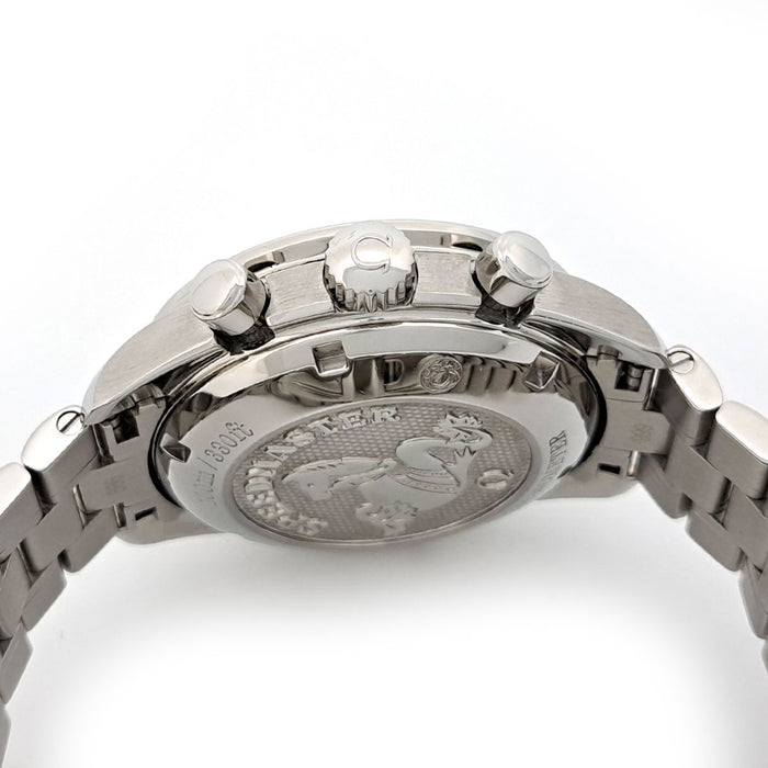 OMEGA 
Speedmaster automatique 
avec boîte