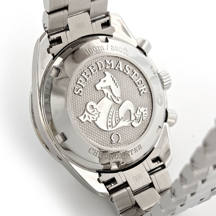 OMEGA 
Speedmaster automatique 
avec boîte