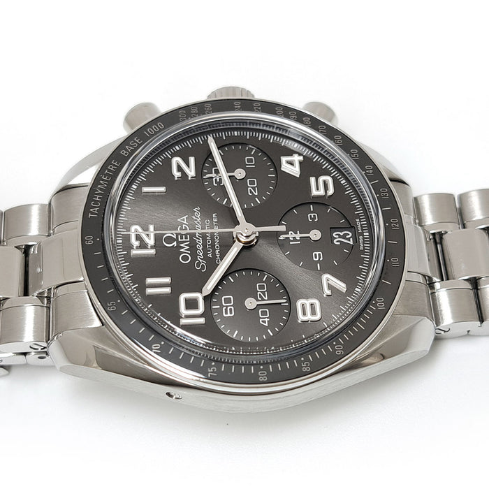 OMEGA 
Speedmaster automatique 
avec boîte