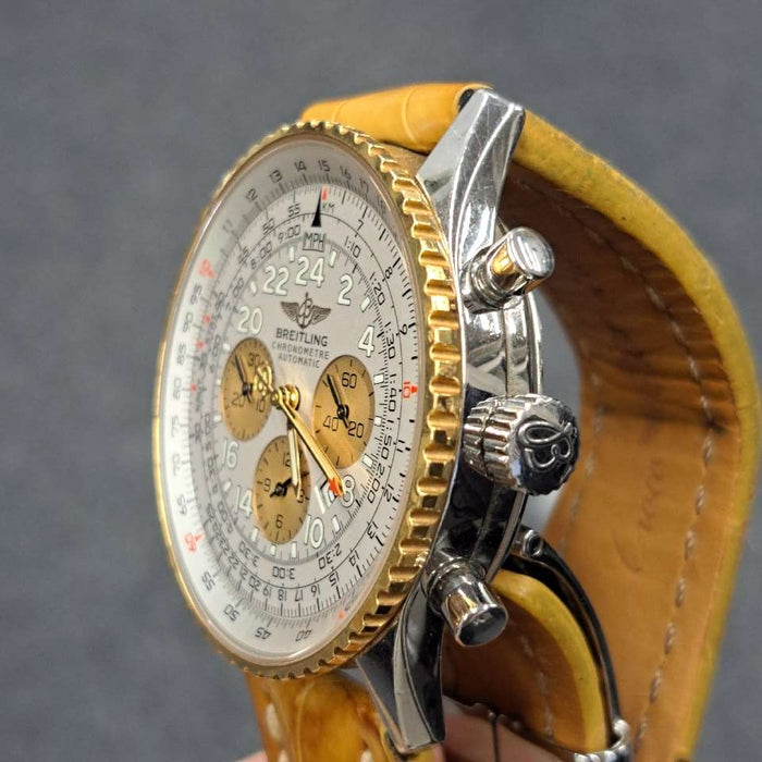 【WHOLESALES】
BREITLING
D22322
Box (inner box deteriorated), guarantee, chronometer certificate, service case, genuine leather belt ×1 (slight signs of use), genuine D buckle ×1