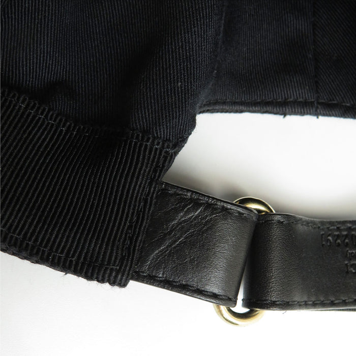 GUCCI 
Ligne Shelly 
Casquette de baseball en toile GG à rayures Web