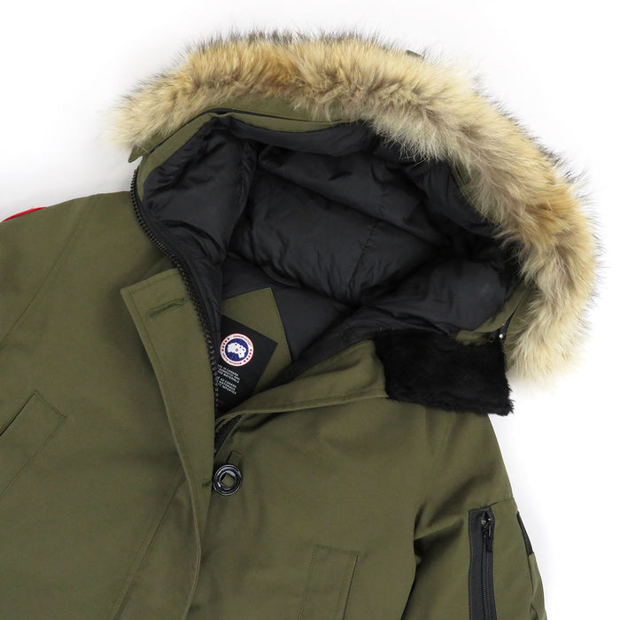 CANADA GOOSE 
Giacca imbottita con cappuccio e pelliccia di coyote con toppa