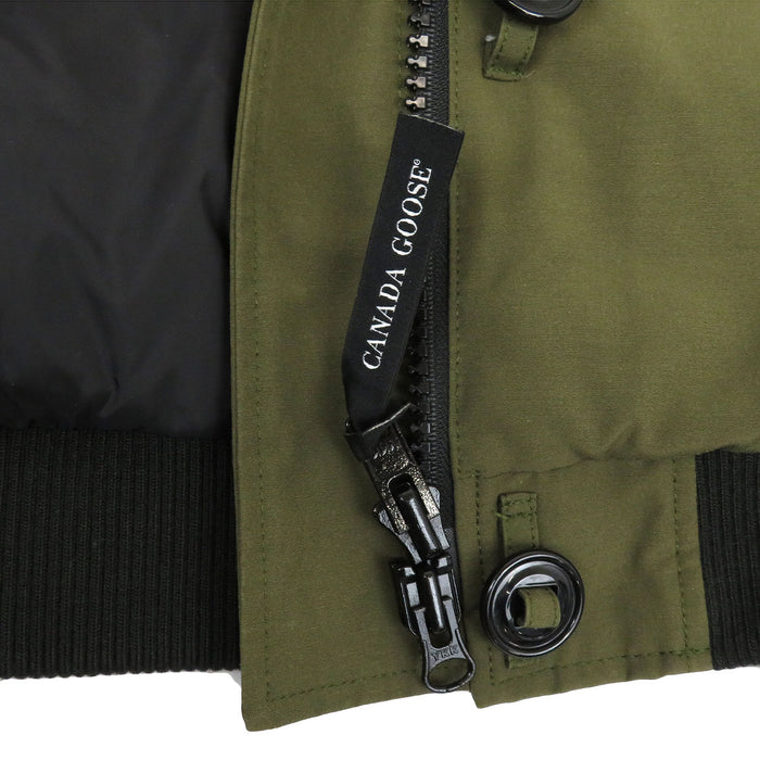 CANADA GOOSE 
Giacca imbottita con cappuccio e pelliccia di coyote con toppa