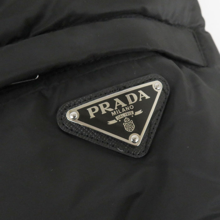 PRADA 
フード ジップアップ 
トライアングルロゴ ダウンジャケット