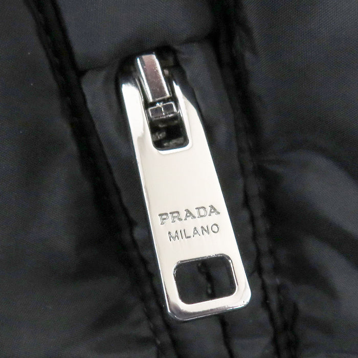 PRADA 
フード ジップアップ 
トライアングルロゴ ダウンジャケット