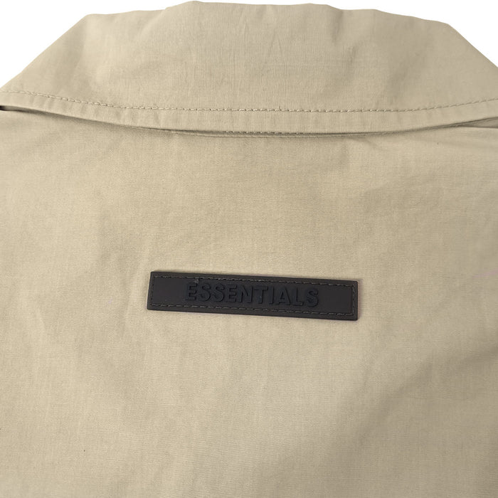 Fear of God 
Essenziali Logo Cotone Nylon 
Giacca Coach Collaborazione ESSENTIALS