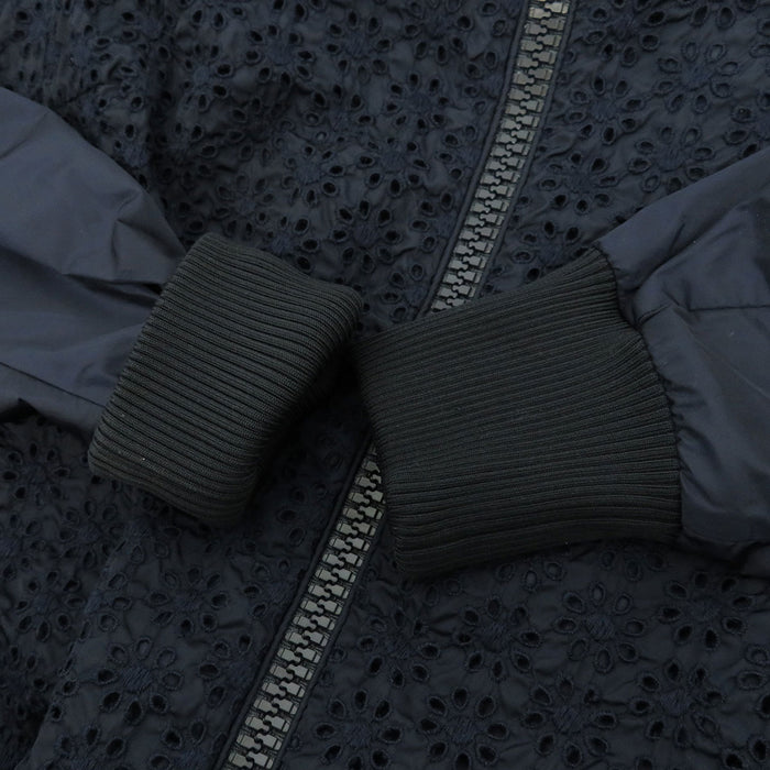 MONCLER 
Toppa a motivo floreale 
Giacca in nylon con ricamo a intaglio FOUCHER