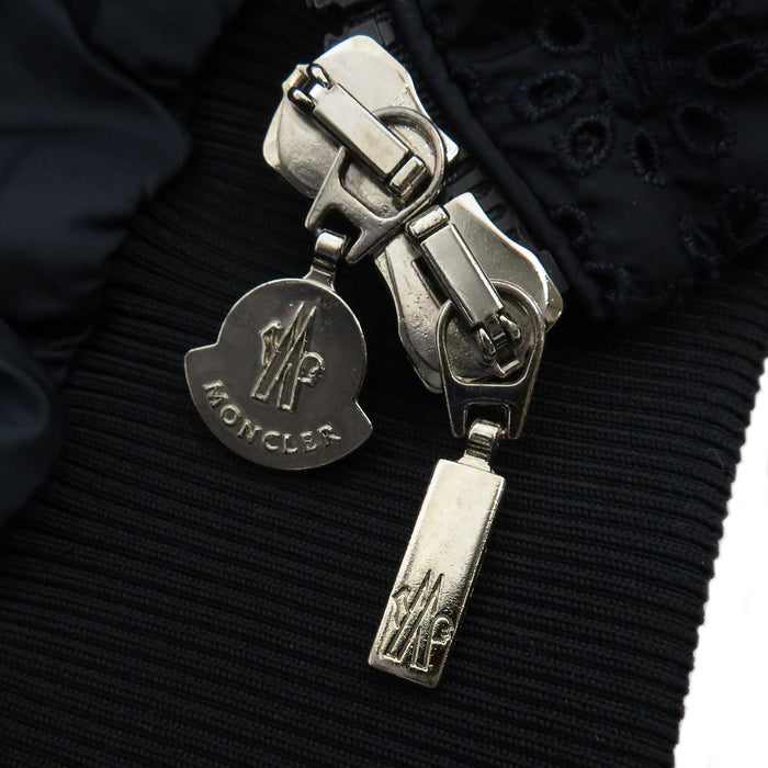 MONCLER 
Toppa a motivo floreale 
Giacca in nylon con ricamo a intaglio FOUCHER