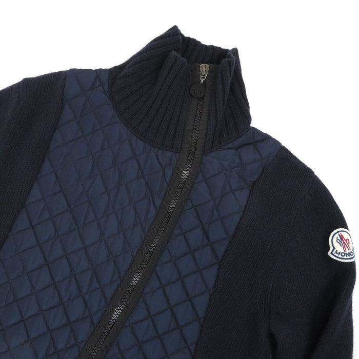 MONCLER 
ワッペン ニット ハイネック ジップアップ アルパカ混 
MAGLIA TRICOT CARDIGAN ダウン 切替 カーディガン