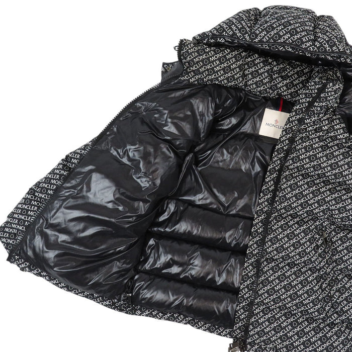 MONCLER 
Blouson matelassé MAIRE avec logo écusson et motif intégral