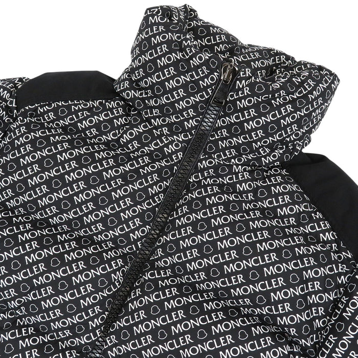 MONCLER 
Blouson matelassé MAIRE avec logo écusson et motif intégral