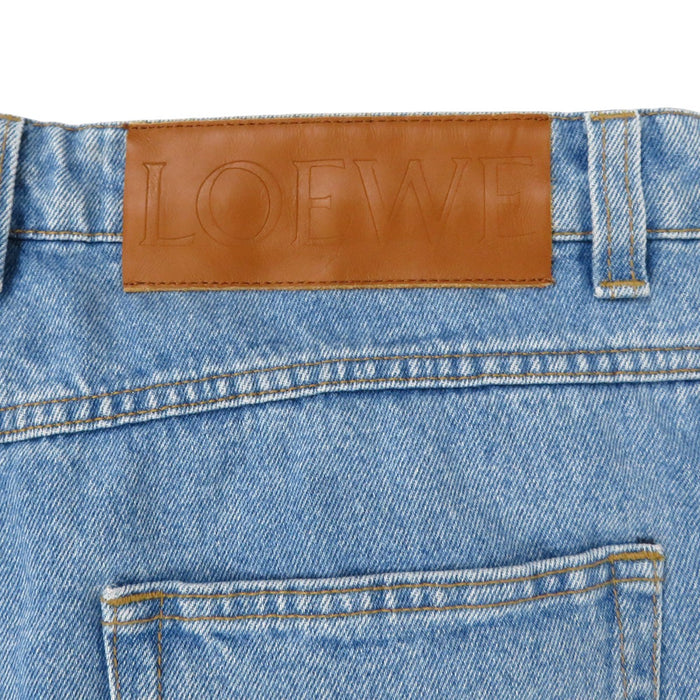 LOEWE  
直筒棉質  
標誌貼布牛仔褲