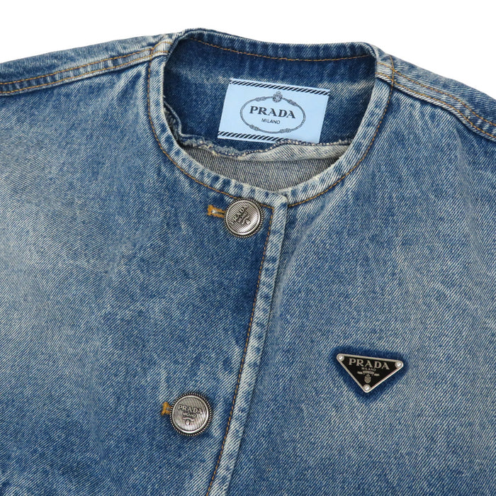 PRADA 
プレート ロゴボタン シルバーカラー金具 ブリーチデニム コットン 
トライアングル ロゴ ノーカラー デニムジャケット