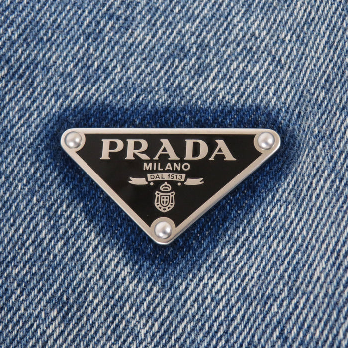 PRADA 
プレート ロゴボタン シルバーカラー金具 ブリーチデニム コットン 
トライアングル ロゴ ノーカラー デニムジャケット